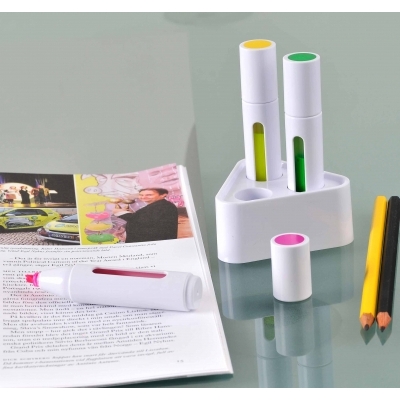 3 highlighters in holder