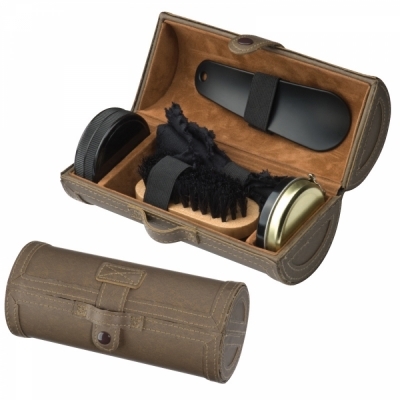 Shoe polishing set