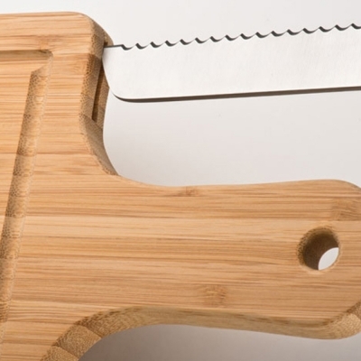 Chopping board with knife