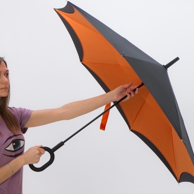 Reverse umbrella