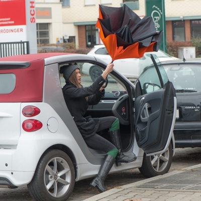Reverse umbrella