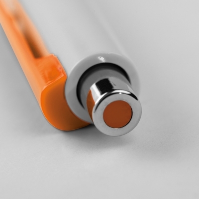 Plastic pen