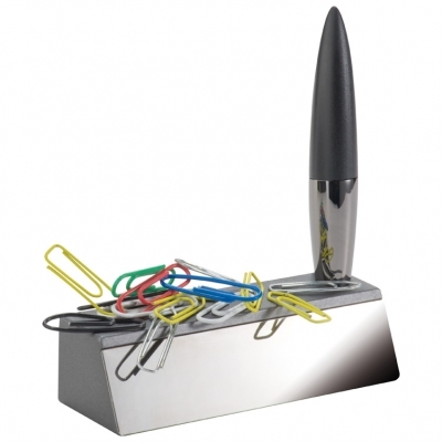 Metal pen