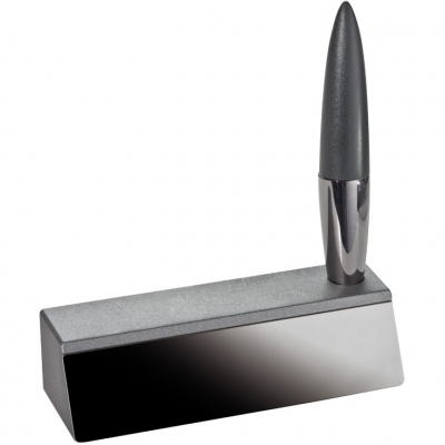 Metal pen
