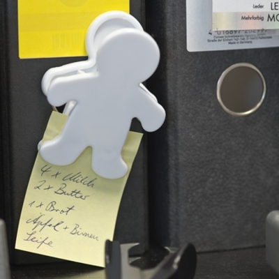 Manikin clip with magnet
