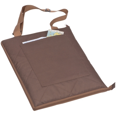 Picnic blanket including compartment